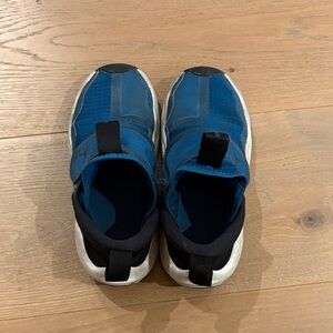 Kids Nike Size 12.5C Blue Slip-On Shoes.